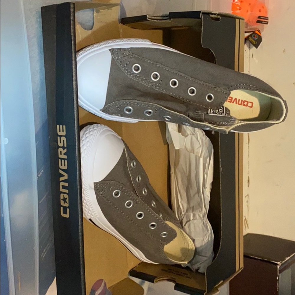 Brand new youth converse slip on
